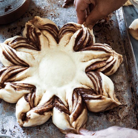 NUTELLA TWIRL PULL APART BREAD