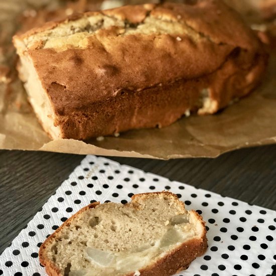 Cake with chestnut jam and pears