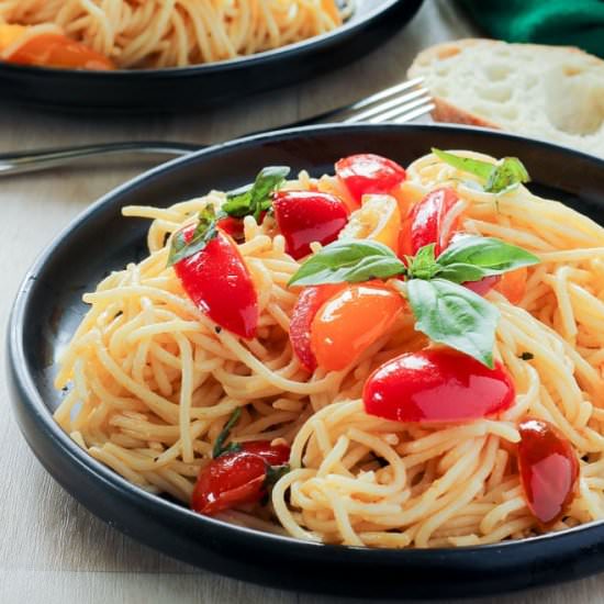 Pasta with Fresh Tomato Sauce