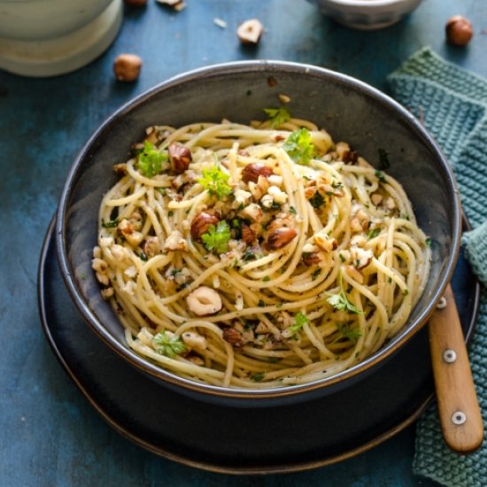 Spaghetti with hazelnut pesto