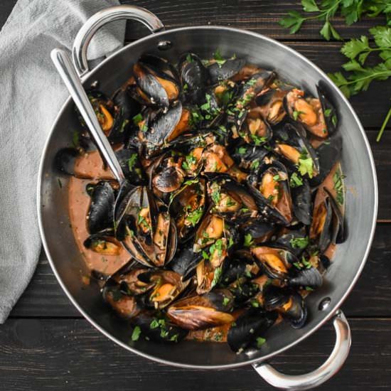 Mussels in Sherry-Tomato Broth