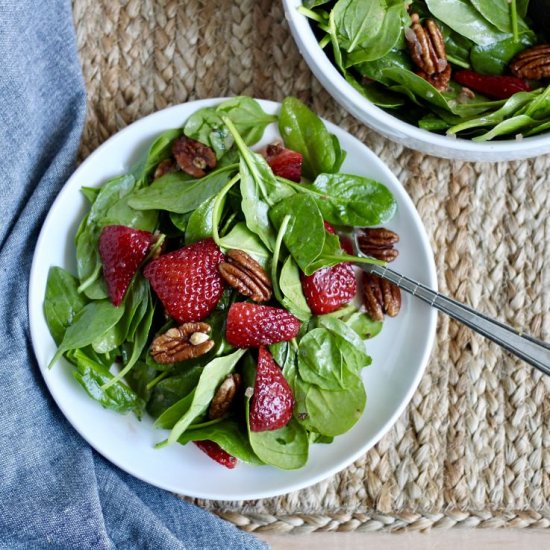 Easy Spinach Pecan Strawberry Salad