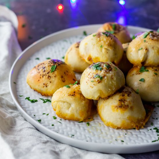 Pesto Mozzarella Stuffed Dough Ball