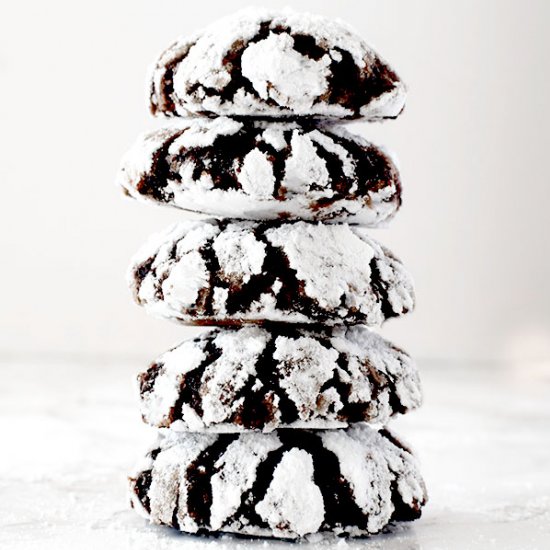 Easy Chocolate Crinkle Cookies