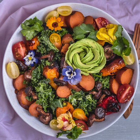 Kale salad with roasted veggies