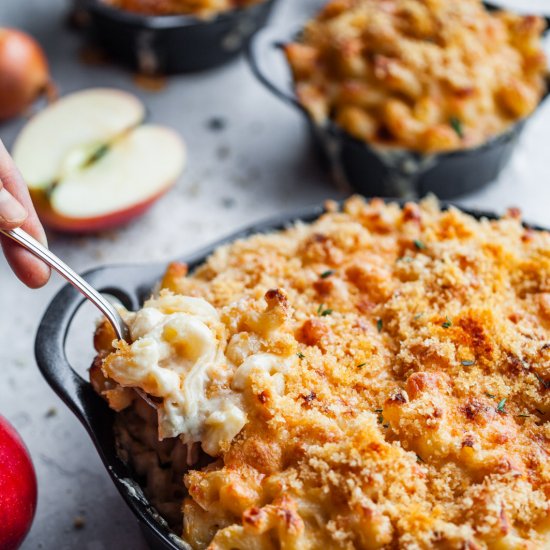 Caramelized Onion Apple Mac And Cheese