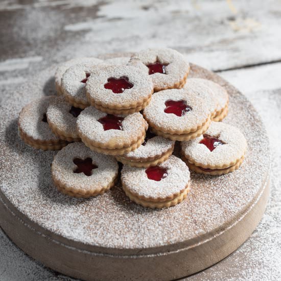 Vanilla spice linzer cookies