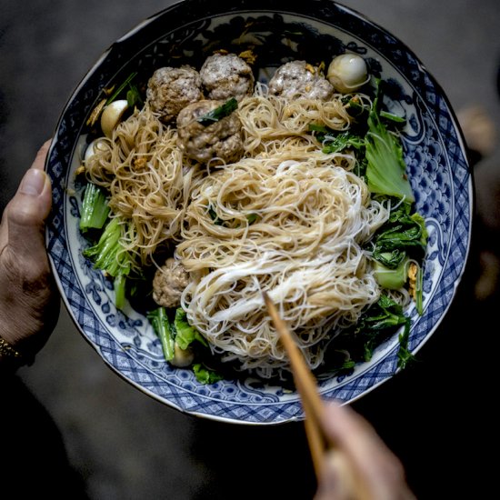 Garlic pork fat noodle