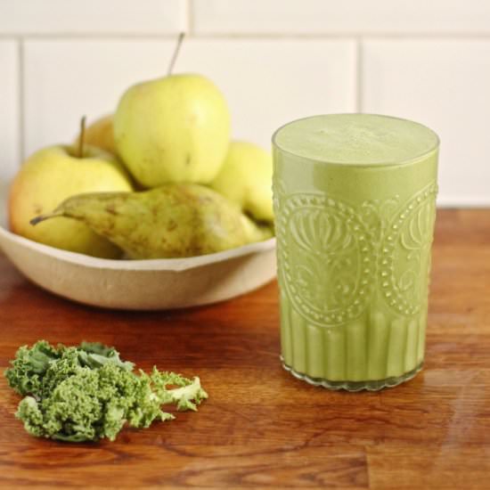 Pear, Almond and Kale Smoothie