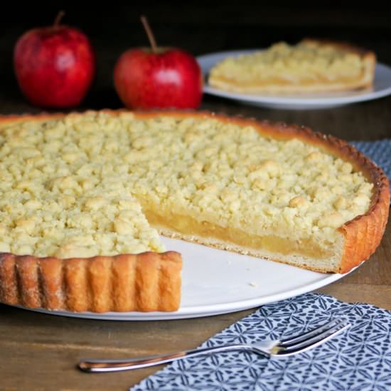 Dutch apple crumble pie