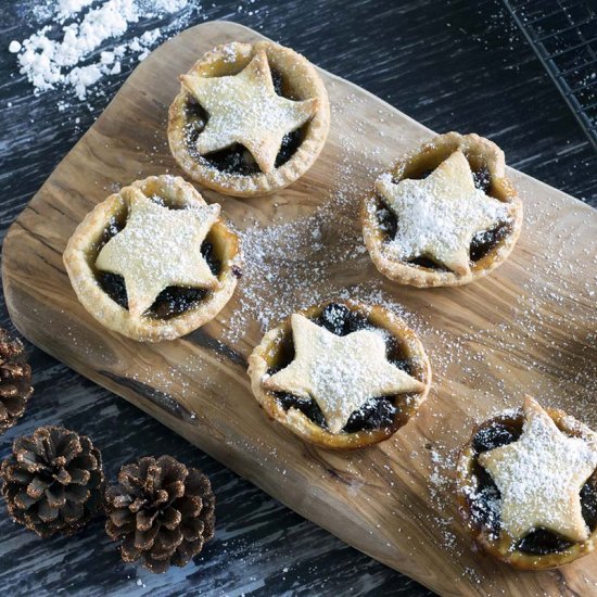 Vegan mince pies with almond pastry