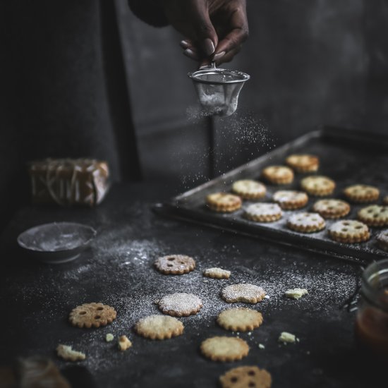 LINZER COOKIES WITH PERSIMMON JAM