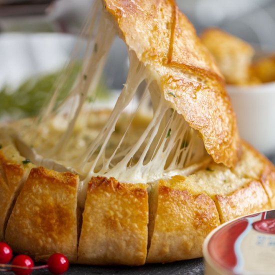 Baked Brie Pull Apart Bread