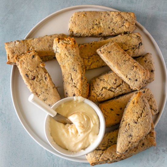 Easy vegan wild berry scones