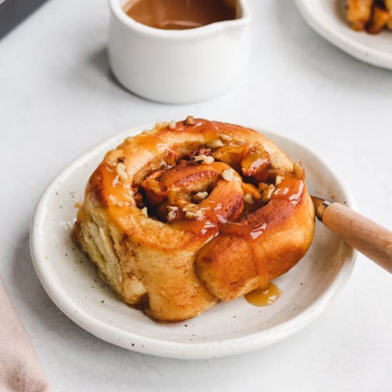 Vegan Caramel Apple Cinnamon Rolls