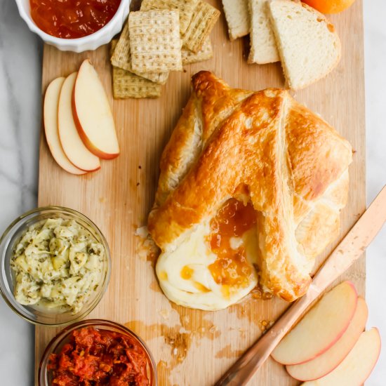 Baked Brie w/Apricot Preserves