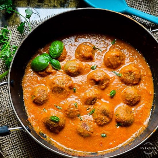 VEGAN Chicken Meatball Curry