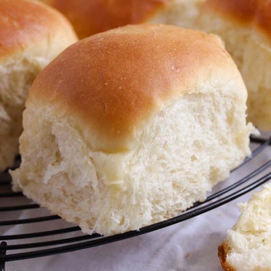 How to Make Dinner Rolls