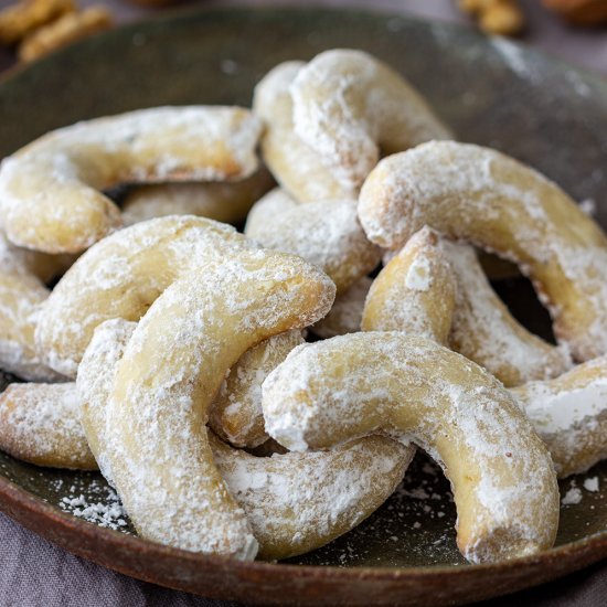 walnut crescent cookies