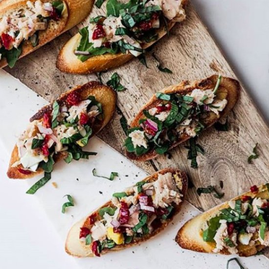 Pan Bagnat Crostini