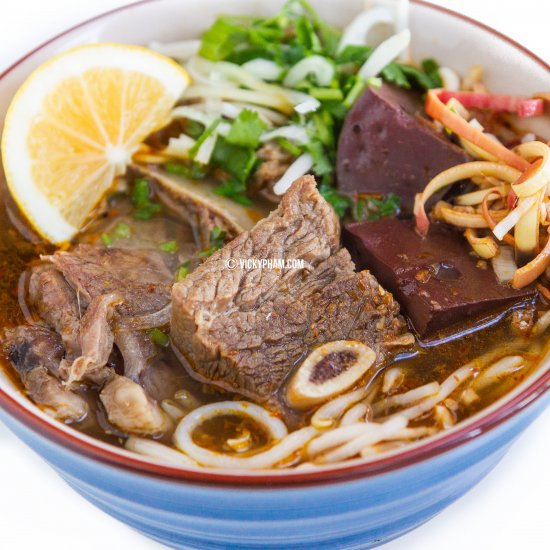 Vietnamese Spicy Beef Noodle Soup