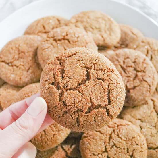 Molasses Crinkle Cookies