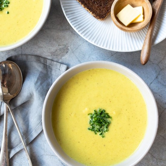 Roasted Cauliflower and Curry Soup