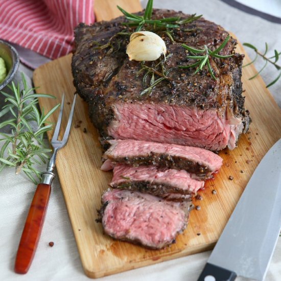 Roasted Entrecôte with Avocado Mayo