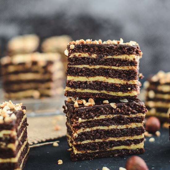 HAZELNUT CAKE BARS