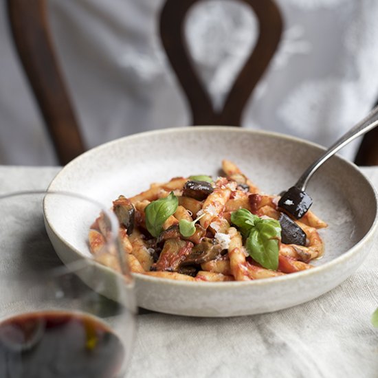 Handmade fusilli with eggplants