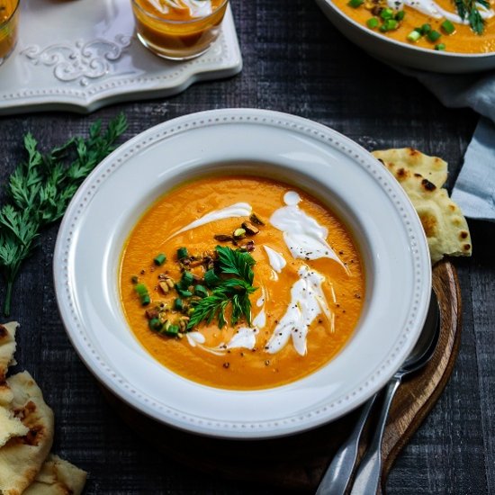 creamy vegan curried carrot soup