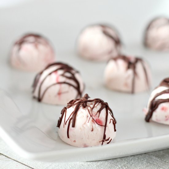 STRAWBERRY CHEESECAKE FAT BOMBS