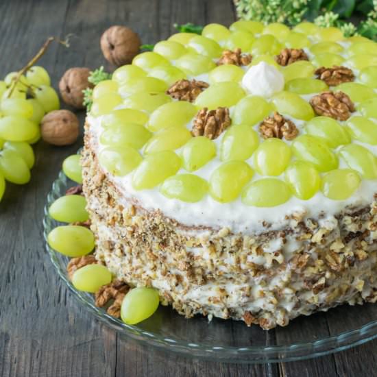 Yogurt Cream Cake with Green Grapes