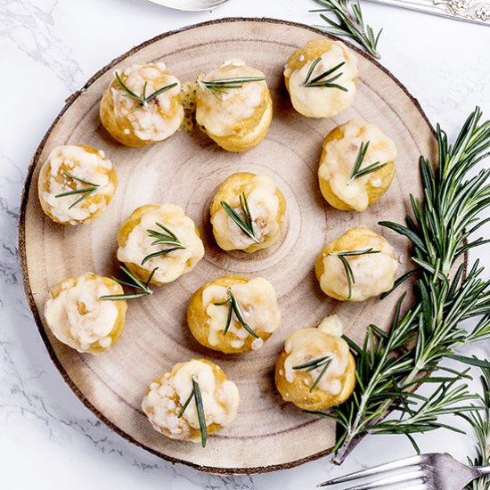 Garlic and rosemary cheese puffs