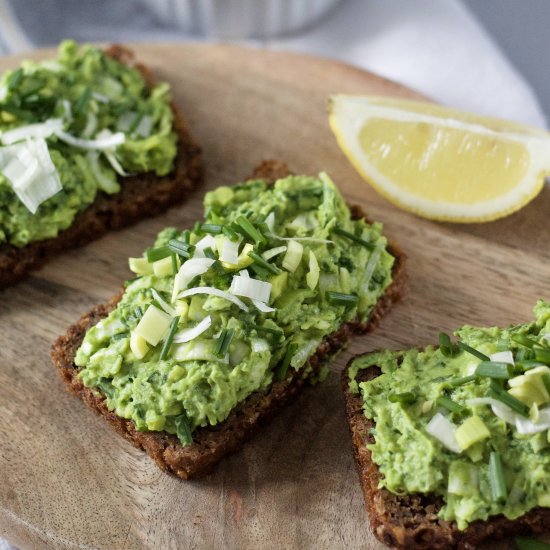 Spread from peas and leek