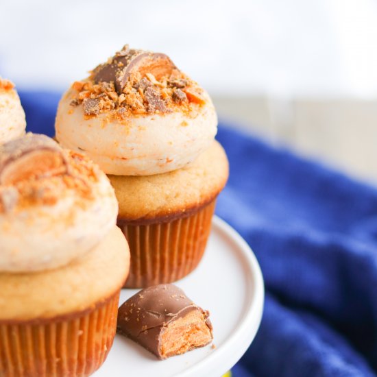 Peanut Butter Butterfinger Cupcakes