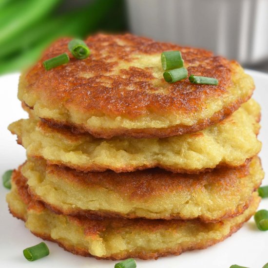 Deruny (Ukrainian Potato Pancakes)