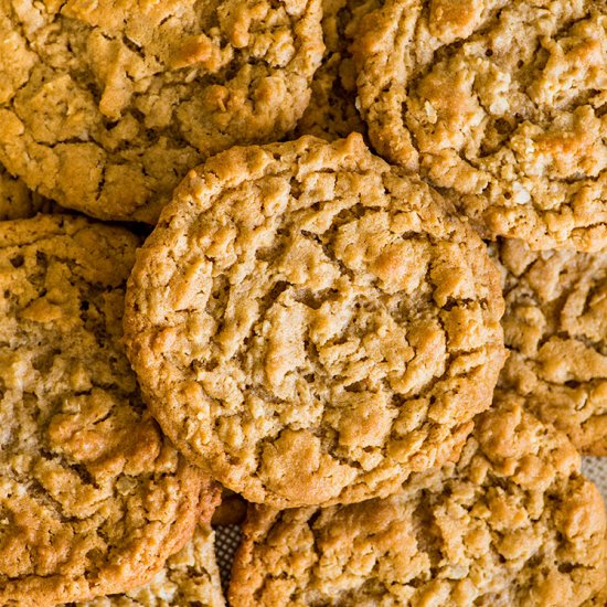 Easy Peanut Butter Oatmeal Cookies