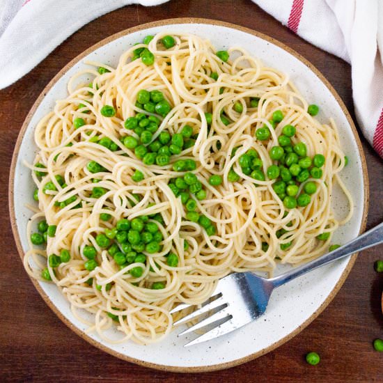 Buttery Garlic Noodles with Peas