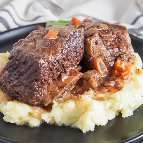 Slow cooker short ribs