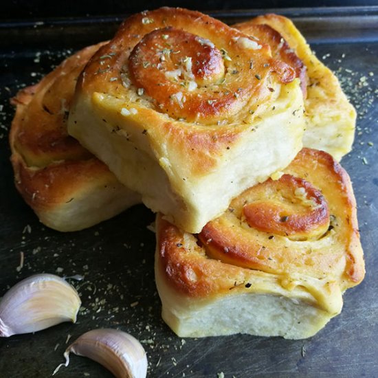 Easy Garlic Rolls