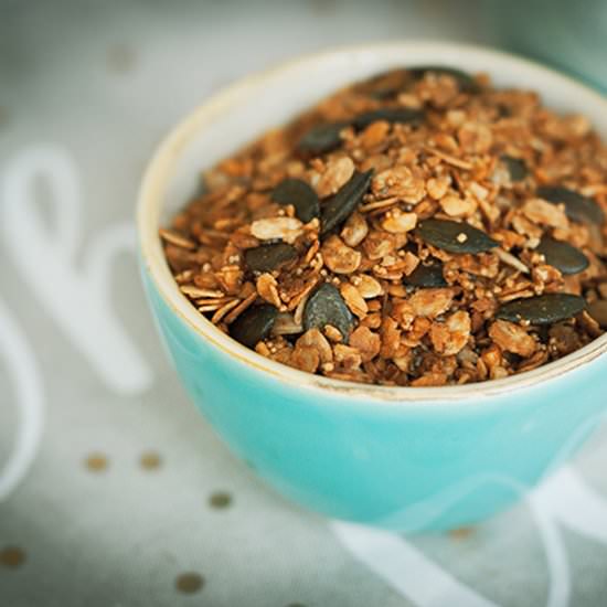 Crispy gluten-free breakfast muesli