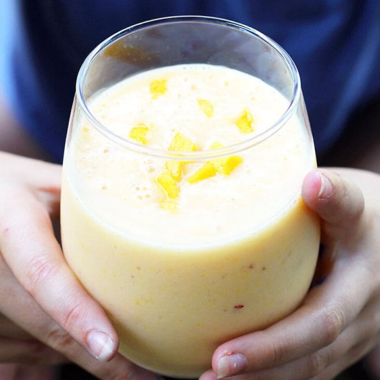 Fresh Mango Banana Smoothies