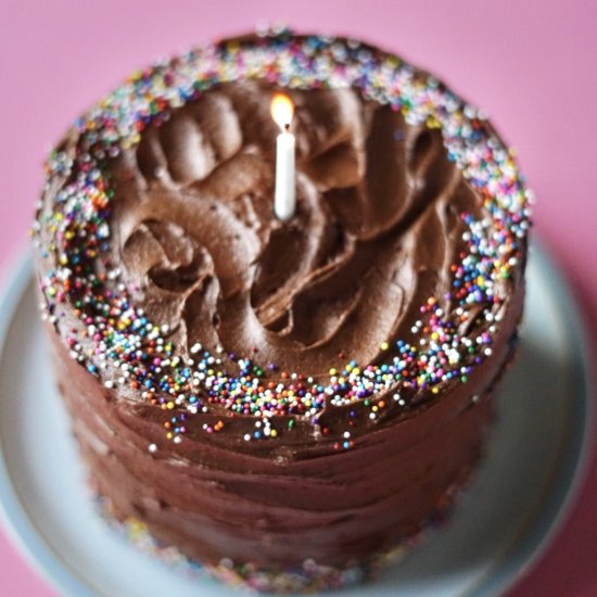 Vanilla Cake w. Chocolate Frosting