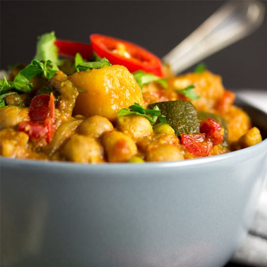 Easy Slow Cooker Vegetable Curry