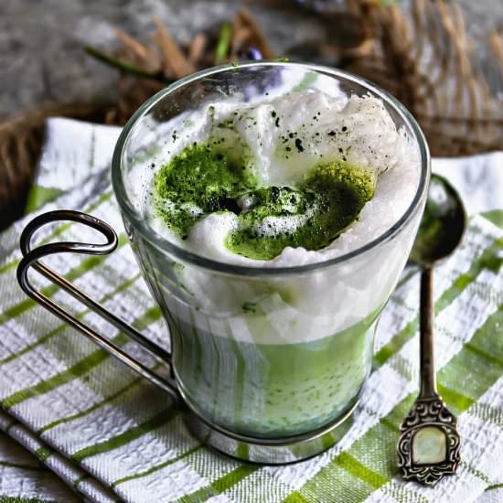 MATCHA (GREEN TEA) LATTE