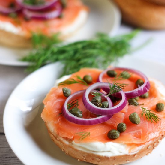 Smoke salmon bagel