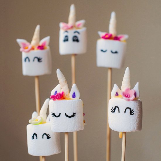 Unicorn Marshmallow Pops