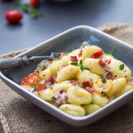 Baked gnocchi in wine sauce