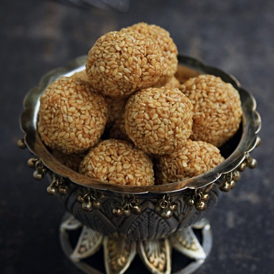 Til Ladoo | Sesame Seed Ladoo